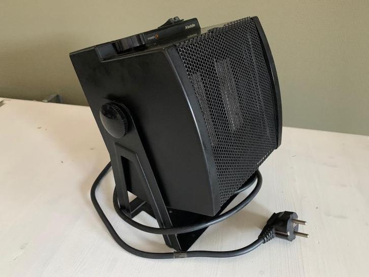 COMPACTE VERPLAATSBARE ELKTRISCHE VERWARMING, Doe-het-zelf en Verbouw, Verwarming en Radiatoren, Zo goed als nieuw, Radiator, Minder dan 30 cm