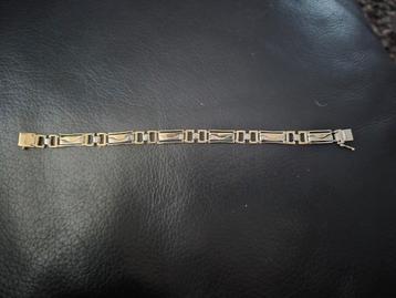 Gouden armband beschikbaar voor biedingen