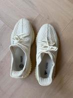 YEEZY BOOST 350 V2 Bone - maat 40, Kleding | Heren, Wit, Ophalen of Verzenden, Zo goed als nieuw, Adidas Yeezy