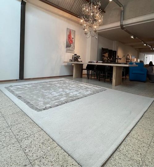 Leolux Frame tapijt showmodel Stone 240 x 340 50% korting, Huis en Inrichting, Stoffering | Tapijten en Kleden, Nieuw, 200 cm of meer