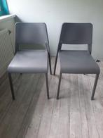 2 stevige grijze stoelen, Huis en Inrichting, Stoelen, Ophalen of Verzenden, Gebruikt, Grijs