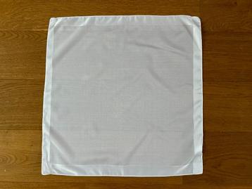 Witte vierkante sjaal 50 x 50 cm beschikbaar voor biedingen
