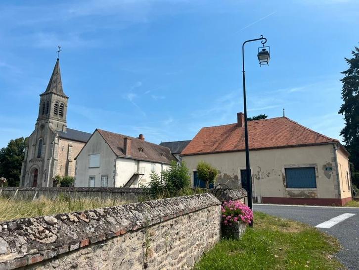 BUITENKANS! Twee te renoveren huizen in hartje Frankrijk, Huizen en Kamers, Buitenland, Frankrijk, Woonhuis, Dorp, Verkoop zonder makelaar