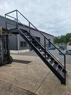 Stalen trap met bordes. Hoog 2.6 mtr. Nob082, Doe-het-zelf en Verbouw, Ladders en Trappen, Ophalen, Zo goed als nieuw, 2 tot 4 meter