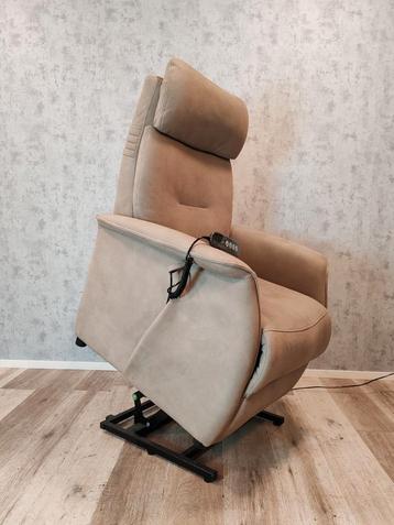 Prachtige recente sta op stoel relax fauteuil met garantie  beschikbaar voor biedingen