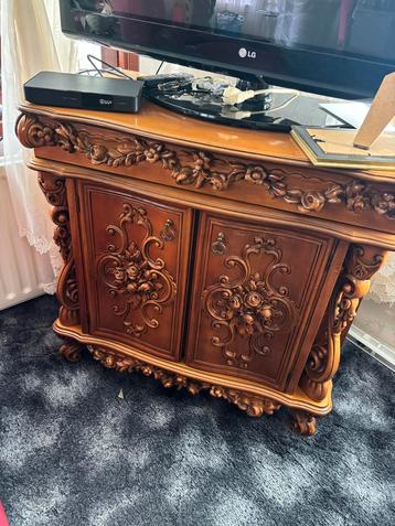Barok TV Kast beschikbaar voor biedingen