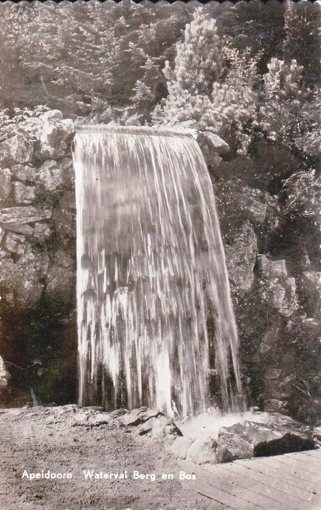 03276 Apeldoorn - Waterval Berg en Bos - gel. 1958, Verzamelen, Ansichtkaarten | Nederland, Gelopen, Gelderland, 1940 tot 1960