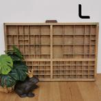 Brocante, bruine antieke houten letterbak, wanddecoratie L, Valkenswaard, Gebruikt, Info@flashbackfurniture.nl, Flashback Fruniture
