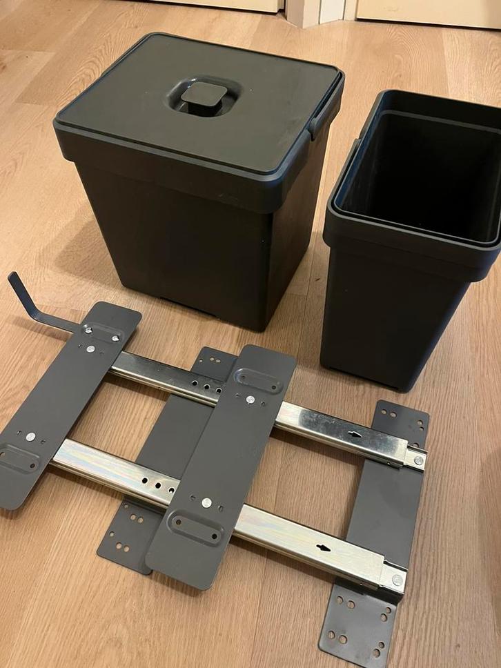 Kvik prullenbak, Huis en Inrichting, Woonaccessoires | Prullenbakken, Zo goed als nieuw, Minder dan 50 cm, Ophalen