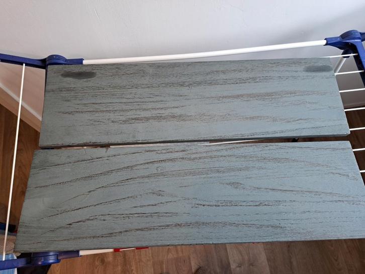 Twee grijze wandplanken met dragers - Deels nieuw, Huis en Inrichting, Woonaccessoires | Wandplanken en Boekenplanken, Zo goed als nieuw