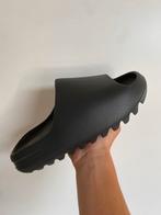 Adidas yeezy slides ‘onyx’ maat 42, Ophalen of Verzenden
