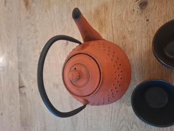 Japanse theepot met kopjes en zeef te koop gietijzer beschikbaar voor biedingen