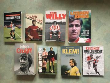 voetbalboeken-Diverse voetbalboeken o.a.van Beveren,Kist etc beschikbaar voor biedingen