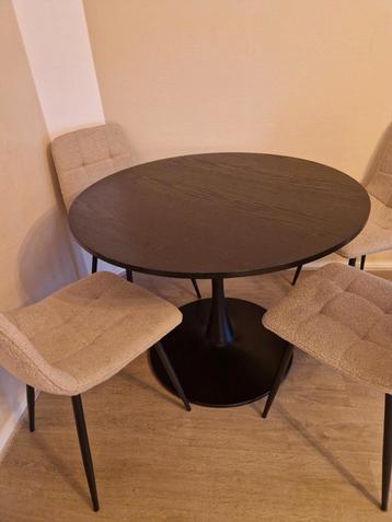 Zwarte ronden eettafel  beschikbaar voor biedingen