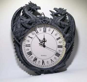 Drakenklok met keltische draken figuren beschikbaar voor biedingen