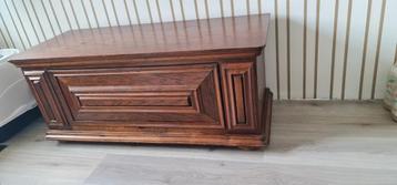 Houten dekenkist beschikbaar voor biedingen