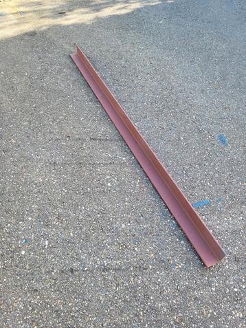 Nieuwe stalen hoeklijn, 75x75mm lengte 2,3m. Dikte 8mm beschikbaar voor biedingen