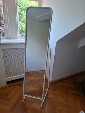 Staande spiegel wit / White standing mirror beschikbaar voor biedingen