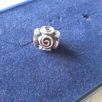 Pandora Bedel Kraal Roosjes Zilver beschikbaar voor biedingen