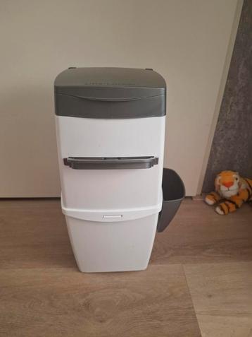Litterlocker met poepschepje en 2/3 vulling. beschikbaar voor biedingen
