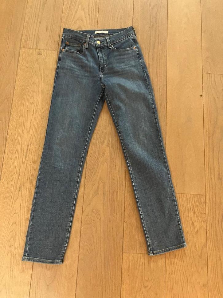 Nieuwe Levi's broek W28L32, Kleding | Dames, Spijkerbroeken en Jeans, Nieuw, W28 - W29 (confectie 36), Blauw, Ophalen of Verzenden