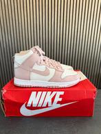 Nike Dunk High Pink Oxford (W) - Maat 40, Kleding | Dames, Schoenen, --, Nike, Nieuw, Ophalen of Verzenden