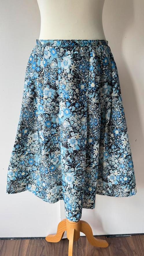 Vintage zomer rok midi bloemetjes 36 38 blauw grijs wit, Kleding | Dames, Rokken, Zo goed als nieuw, Maat 36 (S), Blauw, Onder de knie