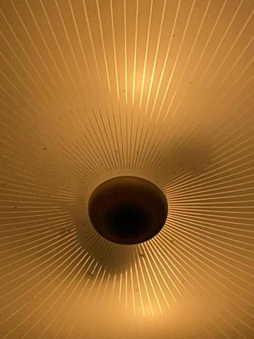 Vintage plafonnière met stralend reliëfpatroon beschikbaar voor biedingen