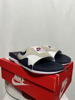 Maat 48,5 - Nike Air Max 1 Slide Obsidian University Red, Slippers, Overige kleuren, Verzenden, Nike