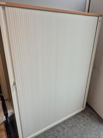 Set witte roldeurkasten  beschikbaar voor biedingen