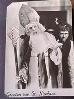 Oude zwart-wit foto van Sinterklaas en Piet, Ophalen of Verzenden