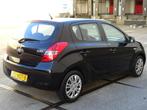 Hyundai I20 1.2i DynamicVersion - AIRCO - 5 DEURS - APK 2026, 450 kg, Gebruikt, 4 cilinders, Zwart
