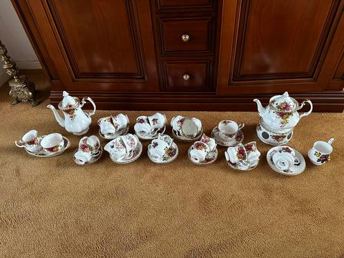 Royal Albert Old Country Roses theeservies, Antiek en Kunst, Antiek | Servies compleet, Ophalen