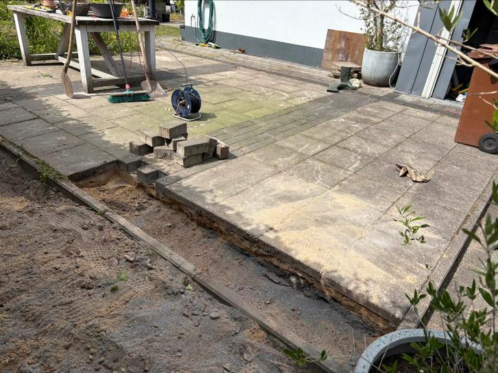 6x4m Zand en tegels. Gratis op te halen. In Kranenburg., Tuin en Terras, Tegels en Klinkers, Gebruikt, Overige materialen, Ophalen