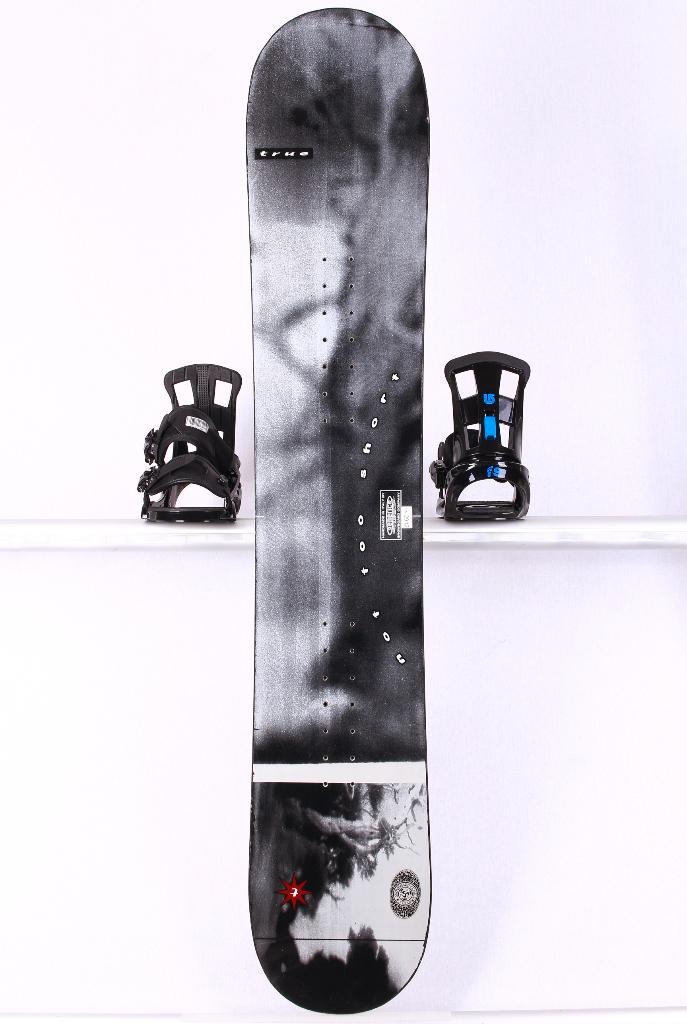 151 snowboard GENERICS TRUE, Black/grey, CAMBER, Sport en Fitness, Snowboarden, Gebruikt, Board, Verzenden