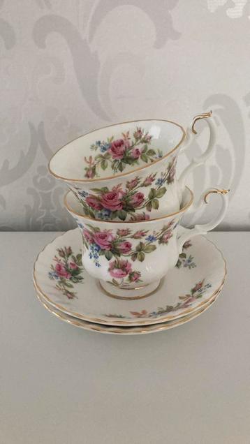 Royal Albert Moss Rose - set van 2 heren kopjes beschikbaar voor biedingen
