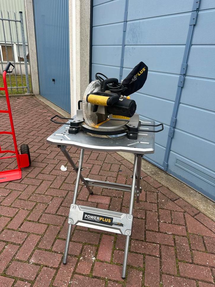 Powerplus Verstekzaag 2000W met Onderstel, Doe-het-zelf en Verbouw, Gereedschap | Zaagmachines, Gebruikt, Afkortzaag, 1200 watt of meer