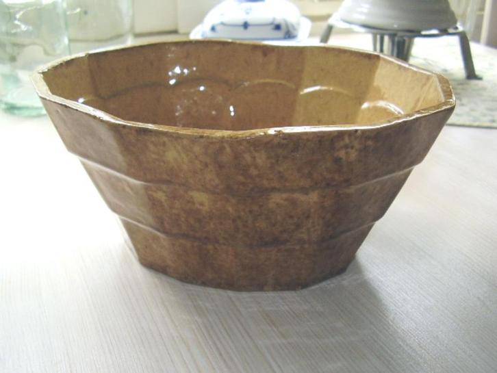 Antieke Duitse puddingvorm van bruingewolkt steengoed, Antiek en Kunst, Curiosa en Brocante, Ophalen of Verzenden