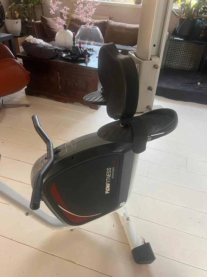 Flow Fitness DMR 8000 Roeimachine, Sport en Fitness, Fitnessapparatuur, Zo goed als nieuw, Roeitrainer, Armen, Metaal, Ophalen
