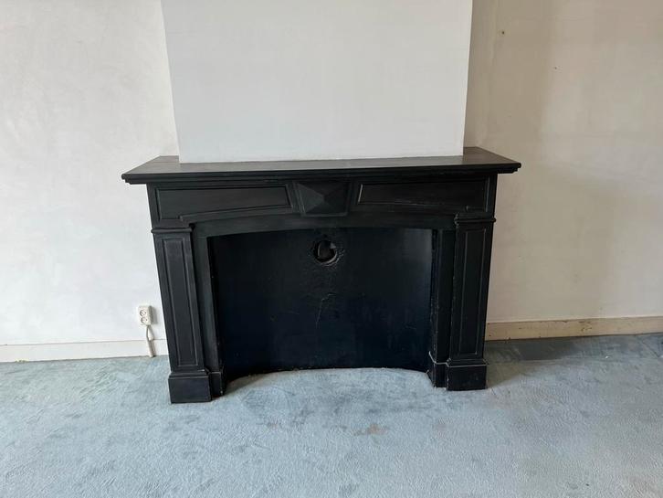 Antieke zwarte en witte Schouw 160 breed 55 diep, Huis en Inrichting, Haarden, Gebruikt, Houthaard, Ophalen