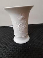 Wit bloemenvaasje, AK Kaiser, Antiek en Kunst, Antiek | Vazen, Ophalen of Verzenden