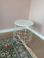 Leuke witte bijzettafel - Kwantum, Minder dan 50 cm, Rond, Ophalen of Verzenden, Zo goed als nieuw