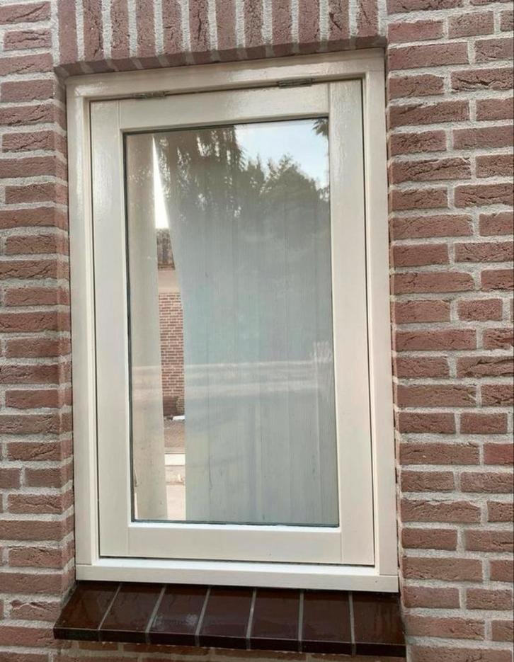 Diverse kozijnen met ramen en kantelraam - HR glas, Doe-het-zelf en Verbouw, Glas en Ramen, Zo goed als nieuw, Gevelraam of Ruit