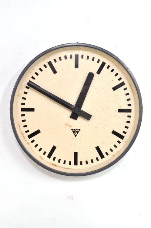 Vintage Pragotron industriële wandklok klok 44 cm jaren 60, Huis en Inrichting, Woonaccessoires | Klokken, Gebruikt, Ophalen of Verzenden