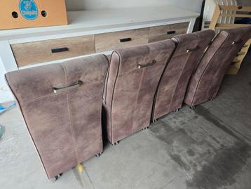 4 eetkamerstoelen  beschikbaar voor biedingen