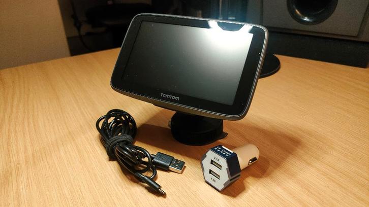 TomTom Go 5200 met Wi-Fi Bluetooth + USB laadkabel + Houder, Auto diversen, Autonavigatie, Zo goed als nieuw, Verzenden