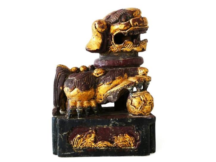 Chinese Foo Dog / leeuwenhond goudverguld hout sculptuur, Antiek en Kunst, Kunst | Niet-Westerse kunst, Ophalen of Verzenden
