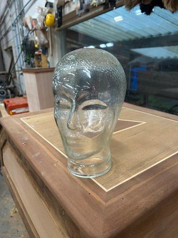 Glazen hoofd retro vintage. beschikbaar voor biedingen