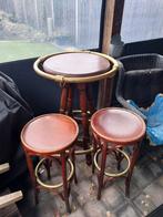 Houten bartafel met 2 krukken, Huis en Inrichting, Barkrukken, Gebruikt, Met voetsteun, Ophalen of Verzenden, 90 cm of meer