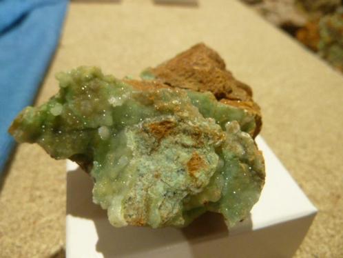 Garnieriet / falcondoiet (03), Verzamelen, Mineralen en Fossielen, Mineraal, Ophalen of Verzenden